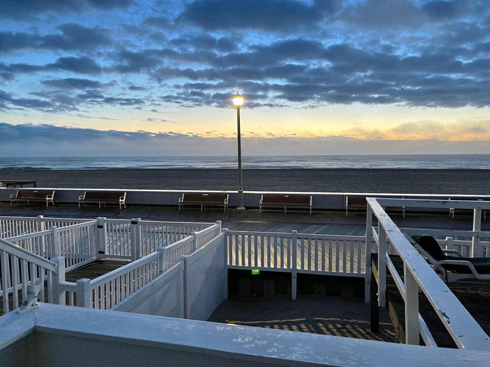 Sea Foam Ocean Front 1005 Apartment Ocean City Luaran gambar